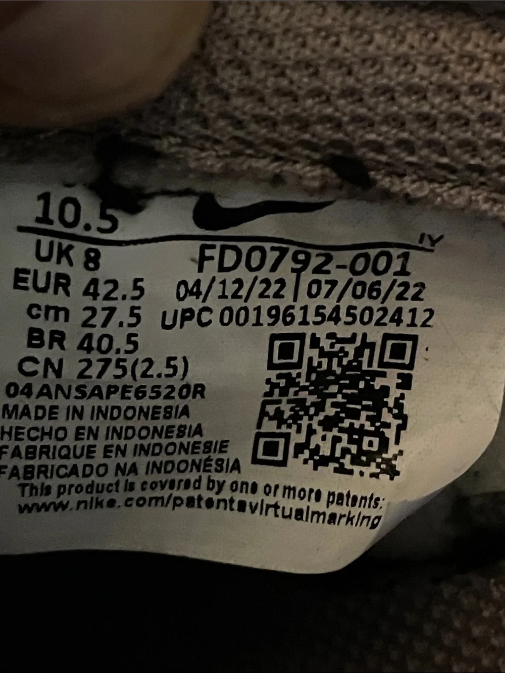 Nike Men’s Low-Top Sneakers in Gray and Light Gray